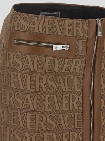 Versace Allover 迷你半身裙 In Brown