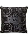 Versace Barocco Silk-linen Cushion In Schwarz