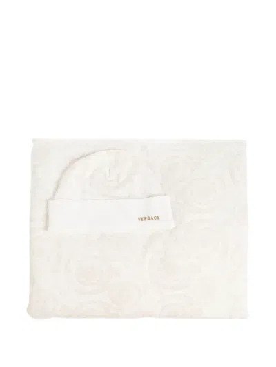 Versace Barocco-print Blanket And Hat In Neutral