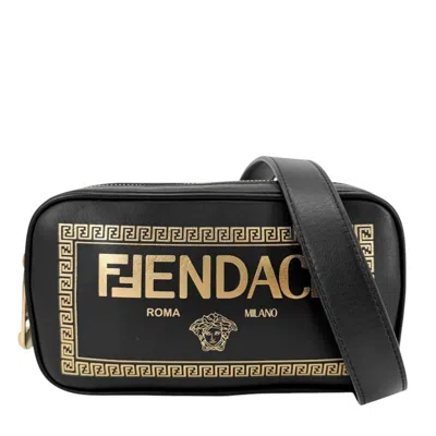 Pre-owned Versace Black Gold Leather Shoulder Bag () In Black, Gold