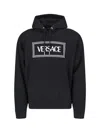 VERSACE VERSACE BLACK HOODIE WITH CONTRASTING LOGO LETTERING PRINT IN COTTON MAN