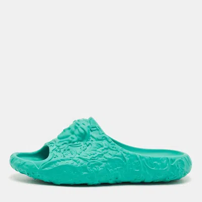 Pre-owned Versace Blue Rubber Medusa Embossed Pool Slides Size 39
