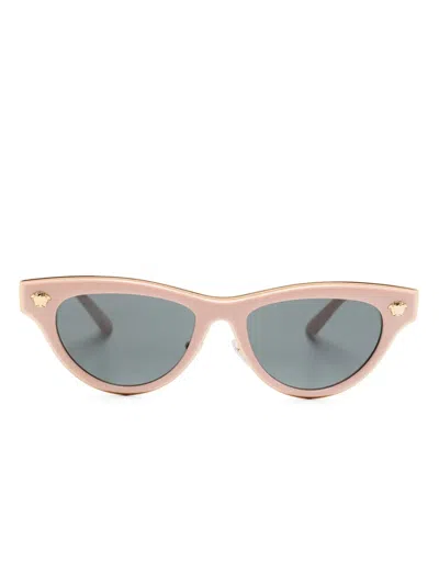 Versace Sonnenbrille Im Cat-eye-design In Rosa