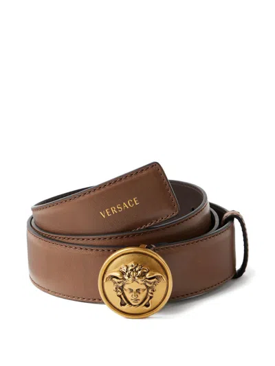Versace Cintura In Pelle Marrone Con Fibbia Medusa Dorata  In Brown
