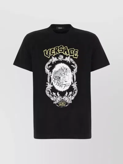 Versace Crew Neck Graphic Print Short Sleeves T-shirt In Black