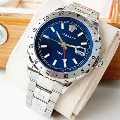 Pre-owned Versace Gmt Sapphire Blue Dial Hellenyium Silver Tone Men's Watch V11010015