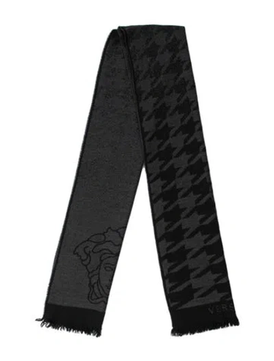 Pre-owned Versace Graphic Print Shawl In Black