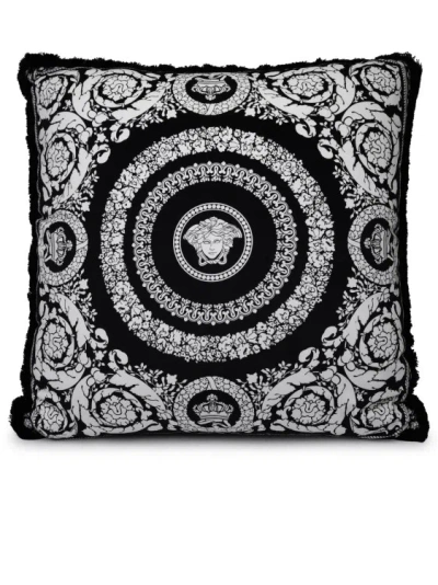 Versace Home Baroque Print Cushion In Two-tone Cotton In Black
