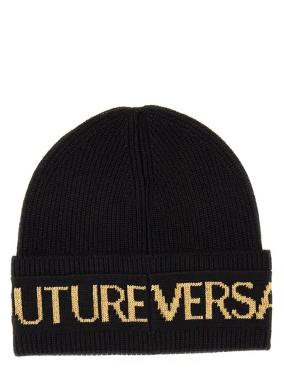 Versace Jeans Couture Logo-print Ribbed-knit Beanie In Black