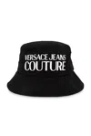 VERSACE JEANS COUTURE VERSACE JEANS COUTURE FLAT CROWN BUCKET HAT