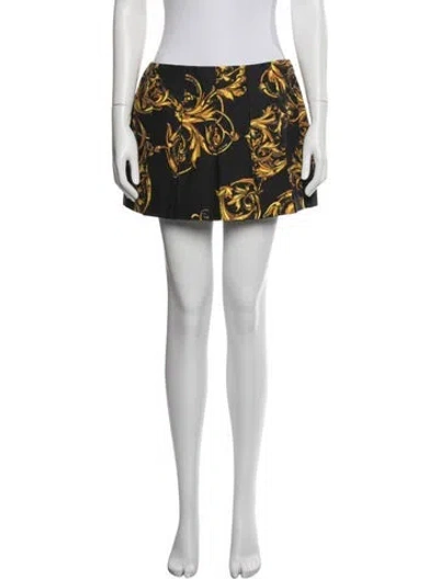 Pre-owned Versace Jeans Couture Graphic Print Mini Shorts In Gold