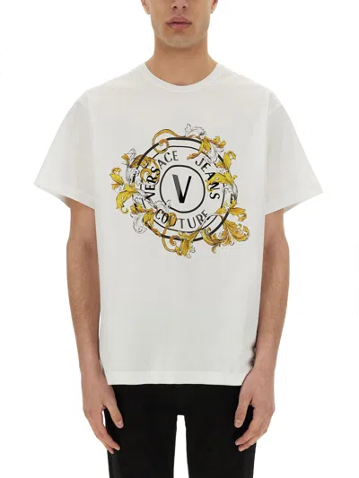 Versace Jeans Couture T-shirt V-emblem Outline Baroque In White