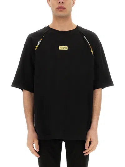 Versace Jeans Couture T-shirt Baroque Outline Inserts In Black