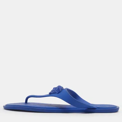 Pre-owned Versace La Medusa Size 38.5 Blue Rubber Thong Slide Flats