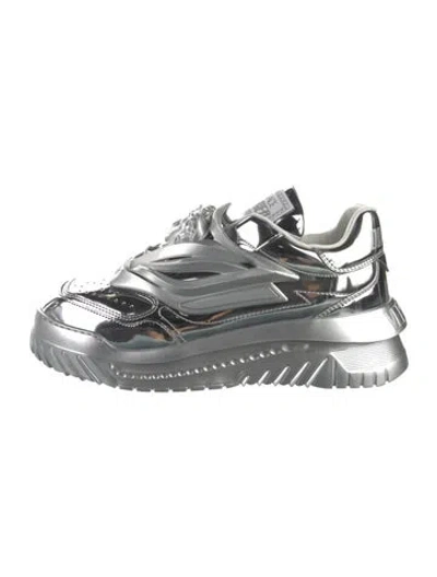 Pre-owned Versace Leather Athletic Sneakers In Silver