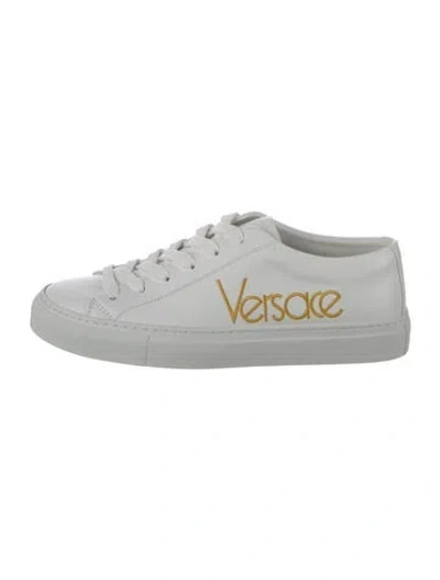 Pre-owned Versace Leather Embroidered Accent Sneakers In White