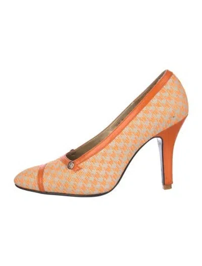 Pre-owned Versace Leather Houndstooth Print Pumps In Orange