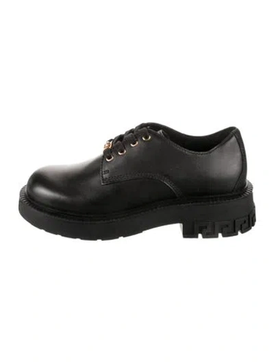 Pre-owned Versace Leather Oxfords In Black