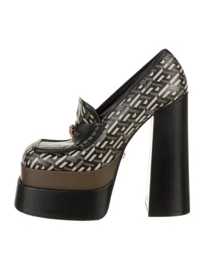 Pre-owned Versace Leather Printed Pumps In Black