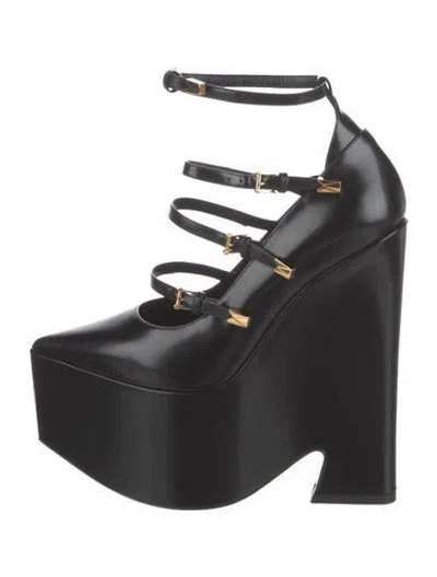Pre-owned Versace Leather Pumps In Black