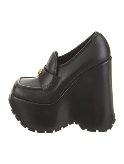 Pre-owned Versace Leather Pumps In Black