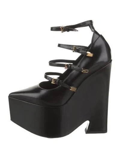 Pre-owned Versace Leather Pumps In Black