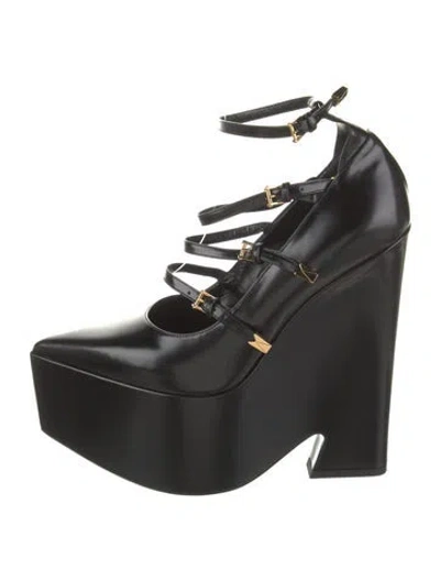 Pre-owned Versace Leather Pumps In Black