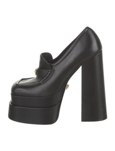 Pre-owned Versace Leather Pumps In Black