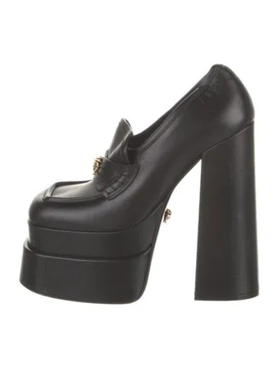 Pre-owned Versace Leather Pumps In Black