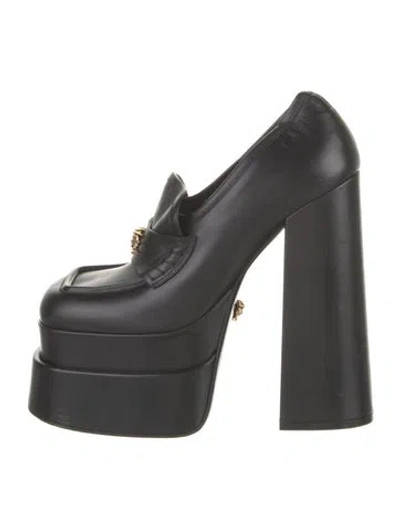 Pre-owned Versace Leather Pumps In Black