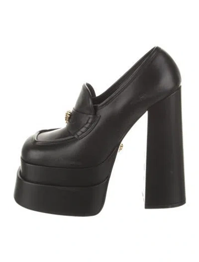 Pre-owned Versace Leather Pumps In Black