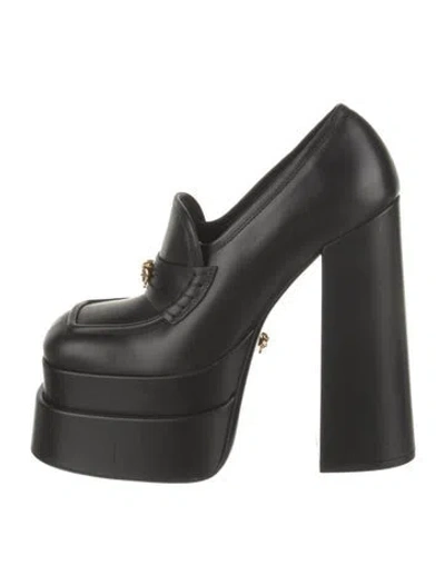Pre-owned Versace Leather Pumps In Black