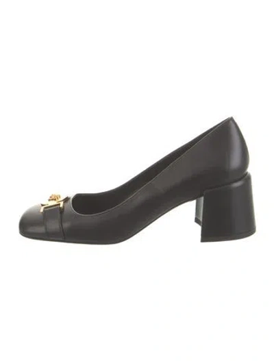 Pre-owned Versace Leather Pumps In Black