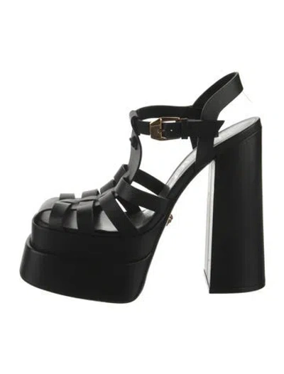 Pre-owned Versace Leather Pumps In Black