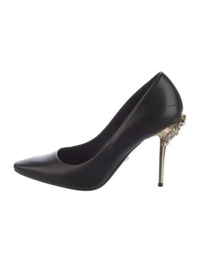 Pre-owned Versace Leather Pumps In Black