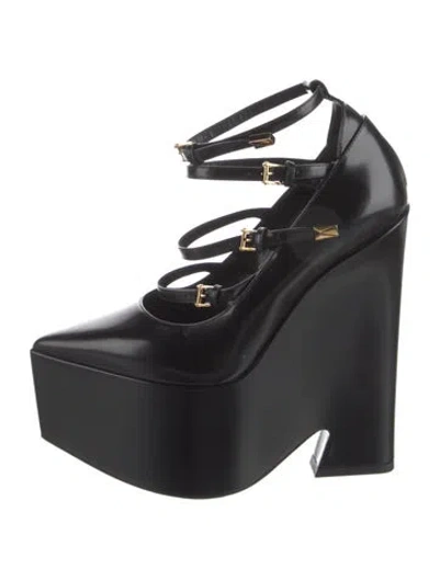 Pre-owned Versace Leather Pumps In Black