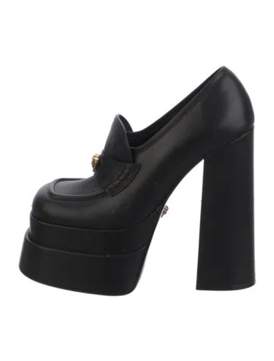 Pre-owned Versace Leather Pumps In Black