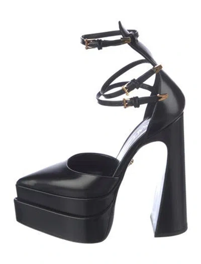Pre-owned Versace Leather Pumps In Black