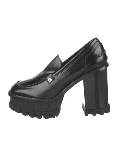 Pre-owned Versace Leather Pumps In Black
