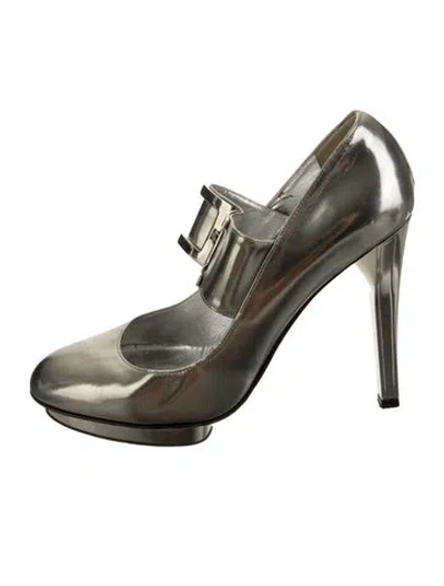 Pre-owned Versace Leather Pumps In Green
