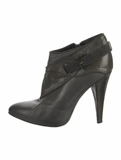 Pre-owned Versace Leather Pumps In Multi