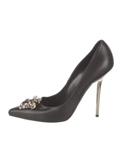 Pre-owned Versace Leather Pumps In Multi