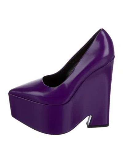 Pre-owned Versace Leather Pumps In Purple