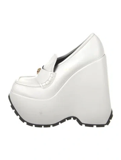 Pre-owned Versace Leather Pumps In White