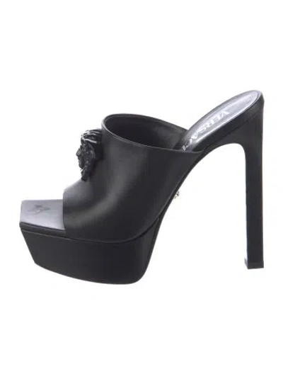 Pre-owned Versace Leather Slides In Black