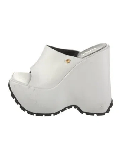 Pre-owned Versace Leather Slides In White