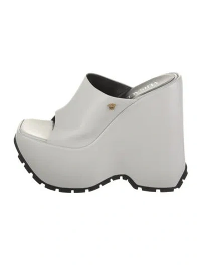 Pre-owned Versace Leather Slides In White