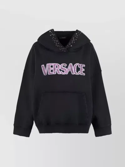 VERSACE LOGO PRINT STUD EMBELLISHMENTS OVERSIZED COTTON HOODIE