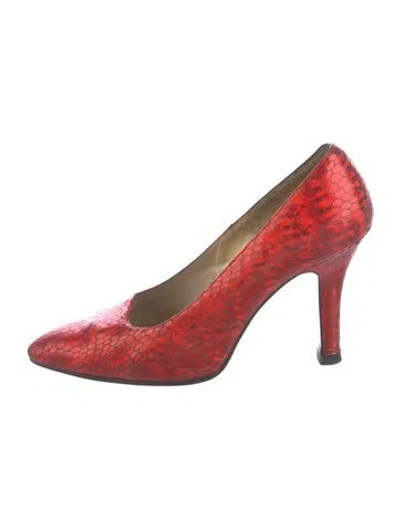 Pre-owned Versace Medusa Insignia Embossed Leather Pumps In Red