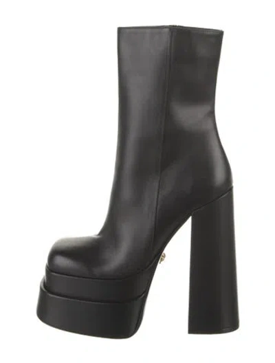 Pre-owned Versace Medusa Insignia Leather Boots In Black